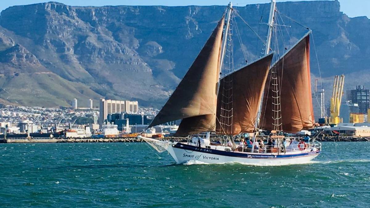 Bay Sail (The Spirit of Victoria) in der Waterfront, Kapstadt (1 Stunde)